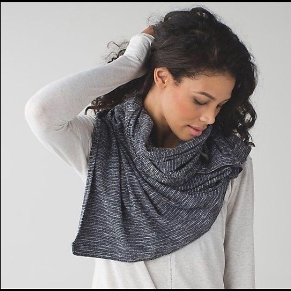 Lululemon Vinyasa scarf